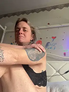 kittykatskat online show from 20, 11, 2025