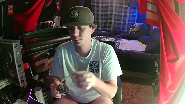 Snapshot of Bowerboi chatting on 1, 12, 2025 Bowerboi online show from 1, 12, 2025