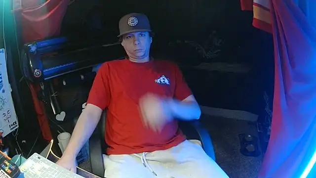 Snapshot of Bowerboi chatting on 2, 12, 2025 Bowerboi online show from 2, 12, 2025