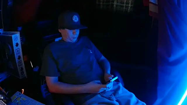 Snapshot of Bowerboi chatting on 3, 12, 2025 Bowerboi online show from 3, 12, 2025