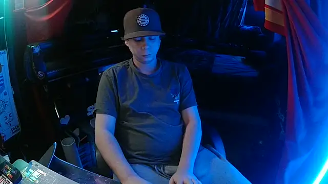 Snapshot of Bowerboi chatting on 4, 12, 2025 Bowerboi online show from 4, 12, 2025