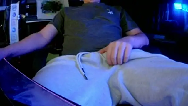 Snapshot of Bowerboi chatting on 18, 12, 2025 Bowerboi online show from 18, 12, 2025