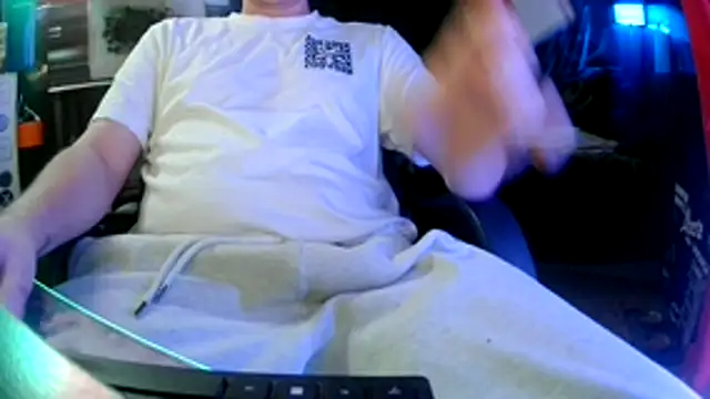 Snapshot of Bowerboi chatting on 22, 12, 2025 Bowerboi online show from 22, 12, 2025