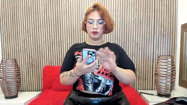 Snapshot of MillyHotsoon chatting on 7, 5, 2026 MillyHotsoon online show from 7, 5, 2026