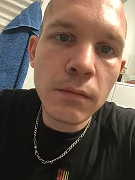 Snapshot of Spielzeugtwink chatting on 4, 7, 2026 Spielzeugtwink online show from 4, 7, 2026