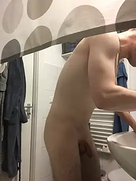 Snapshot of Spielzeugtwink chatting on 5, 7, 2026 Spielzeugtwink online show from 5, 7, 2026