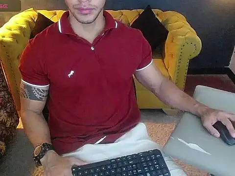 Snapshot of tayler_luke chatting on 29, 11, 2025 tayler luke online show from 29, 11, 2025