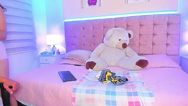 Katy Gomez  online show from 30, 11, 2025