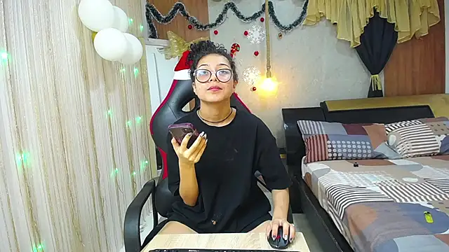 Snapshot of sweett_love_ chatting on 1, 12, 2025 sweett love online show from 1, 12, 2025