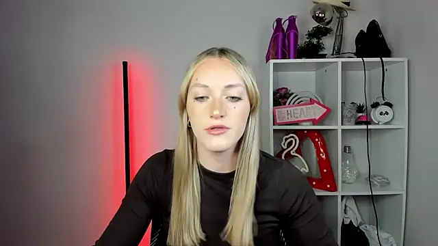 Snapshot of EvelynBlond chatting on 27, 5, 2026 EvelynBlond online show from 27, 5, 2026