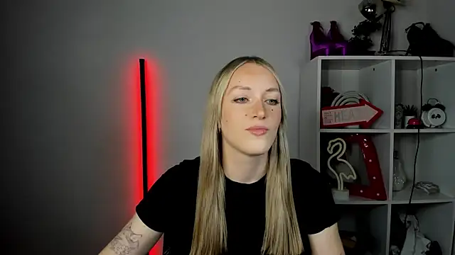 Snapshot of EvelynBlond chatting on 15, 6, 2026 EvelynBlond online show from 15, 6, 2026