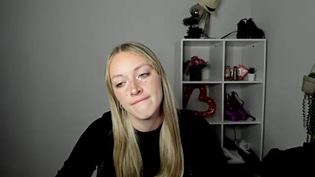 Snapshot of EvelynBlond chatting on 16, 7, 2026 EvelynBlond online show from 16, 7, 2026