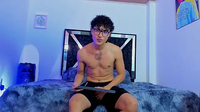 Snapshot of eliasferragamo chatting on 27, 11, 2025 eliasferragamo online show from 27, 11, 2025