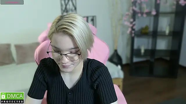 Snapshot of Megan_Lora chatting on 1, 12, 2025 Megan Lora online show from 1, 12, 2025