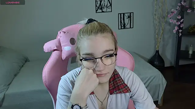 Megan Lora online show from 10, 1, 2026