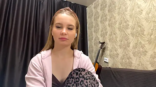 SophieLorein online show from 22, 11, 2025