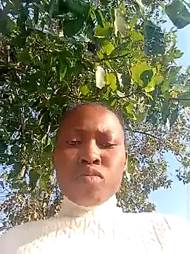 Snapshot of Sweethoneypot25 chatting on 27, 5, 2026 Sweethoneypot25 online show from 27, 5, 2026