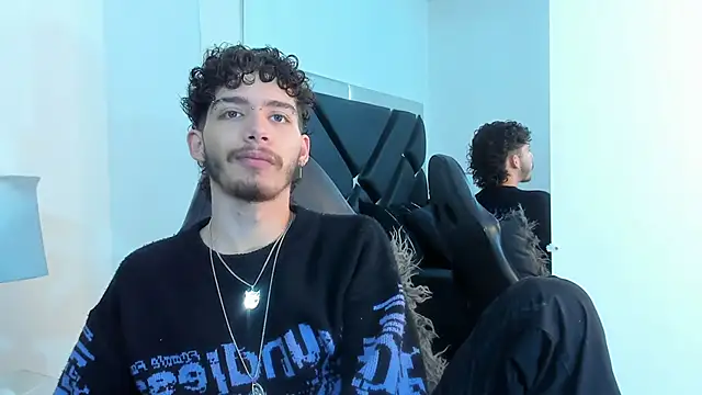 Snapshot of JojoBraando chatting on 28, 11, 2025 JojoBraando online show from 28, 11, 2025