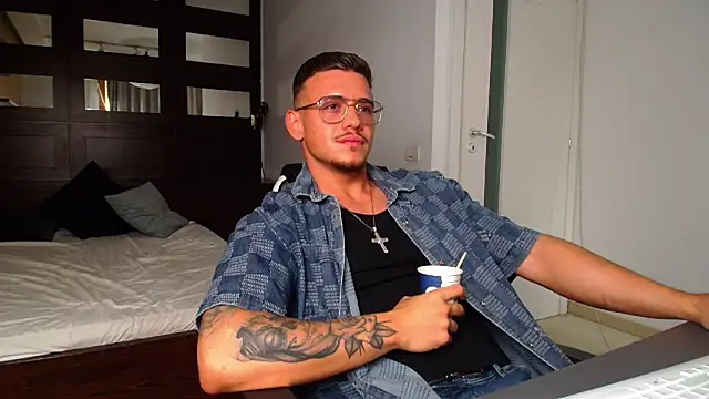 Snapshot of ElijahThorne chatting on 14, 3, 2026 ElijahThorne online show from 14, 3, 2026