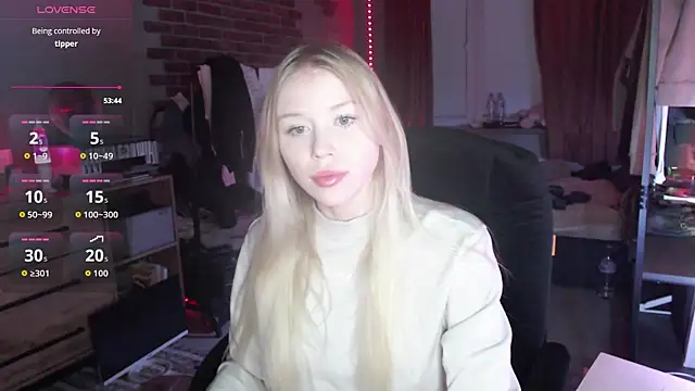 Snapshot of mollydollka chatting on 23, 11, 2025 mollydollka online show from 23, 11, 2025