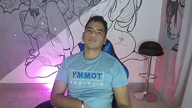 Snapshot of sebas_foxx1 chatting on 21, 11, 2025 sebas foxx1 online show from 21, 11, 2025