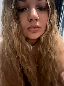 Snapshot of lasirenitabella chatting on 21, 11, 2025 lasirenitabella online show from 21, 11, 2025