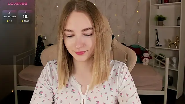 Snapshot of Shy_Polly chatting on 16, 12, 2025 Shy Polly online show from 16, 12, 2025