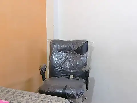 Honey Baby1 online show from 15, 4, 2026