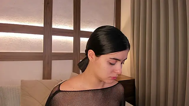 SarhaVega online show from 6, 3, 2026