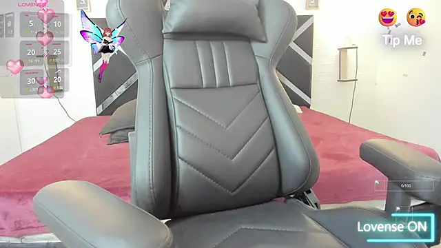 mask red girl online show from 27, 11, 2025