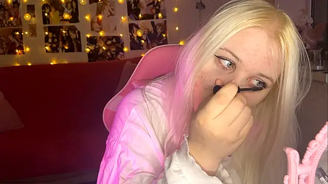 Snapshot of melissara1n chatting on 4, 12, 2025 melissara1n online show from 4, 12, 2025