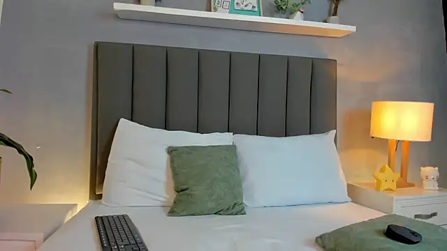 lindaa natashaa  online show from 21, 12, 2025