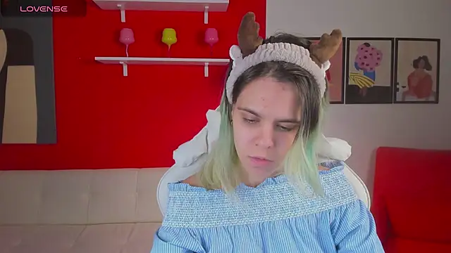 LiraBelle online show from 4, 12, 2025