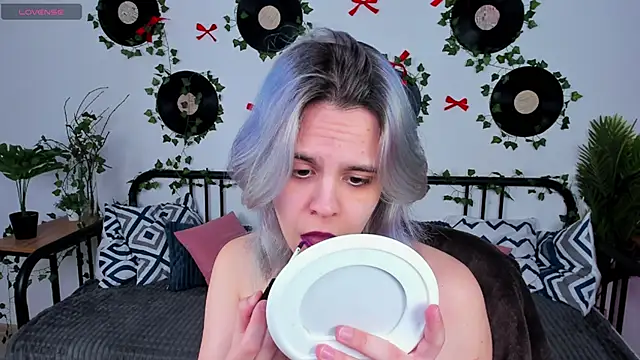 LiraBelle online show from 13, 4, 2026