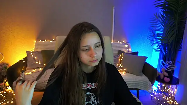 Snapshot of TinyNatalie chatting on 18, 5, 2026 TinyNatalie online show from 18, 5, 2026