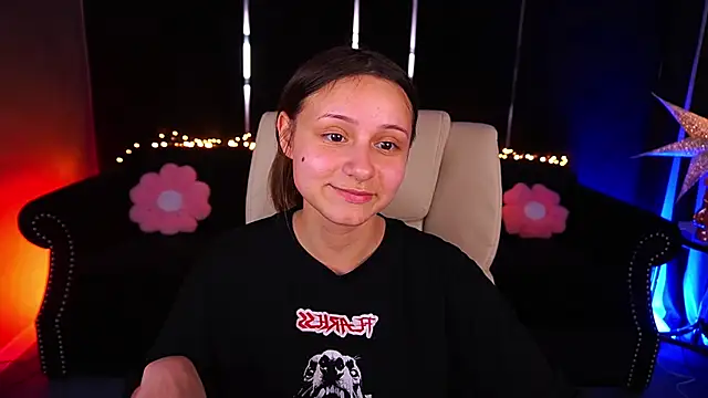 Snapshot of TinyNatalie chatting on 19, 5, 2026 TinyNatalie online show from 19, 5, 2026