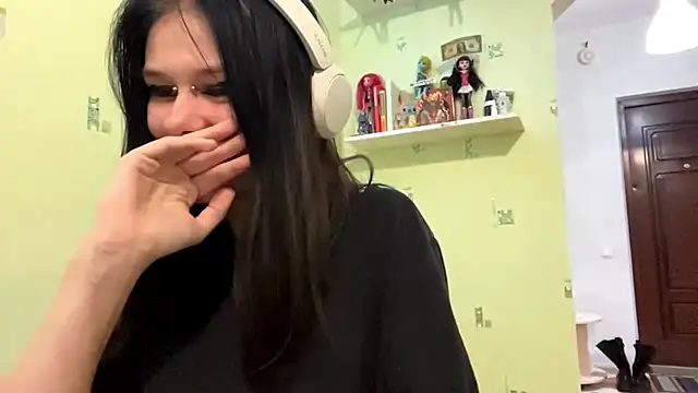 TraceeSchutt online show from 3, 12, 2025