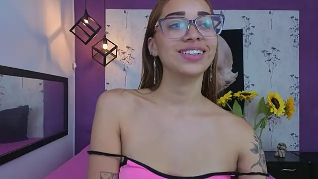 Snapshot of Antonella_mc chatting on 6, 5, 2026 Antonella mc online show from 6, 5, 2026