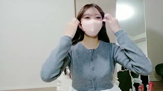 Snapshot of alicechan_v chatting on 19, 6, 2026 alicechan v online show from 19, 6, 2026