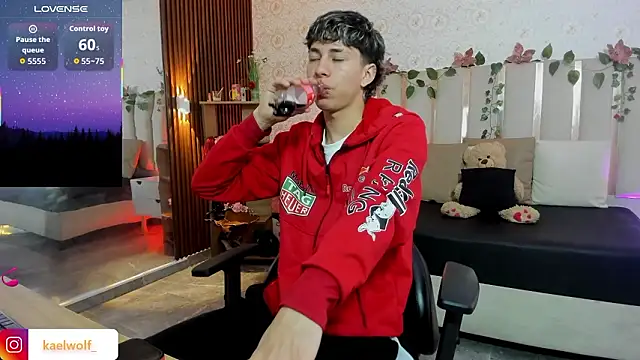 Snapshot of kaelwolf_tay chatting on 2, 2, 2026 kaelwolf tay online show from 2, 2, 2026