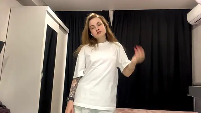 PrettyGhost online show from 1, 12, 2025