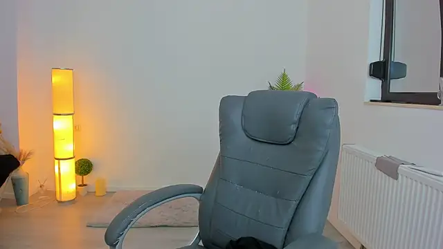 Snapshot of Serennax chatting on 29, 11, 2025 Serennax online show from 29, 11, 2025