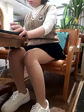 Snapshot of Bea_219 chatting on 27, 11, 2025 Bea 219 online show from 27, 11, 2025