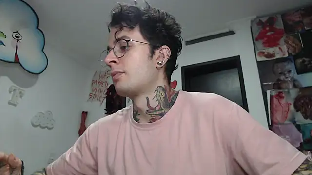 Snapshot of CryBoy13 chatting on 29, 11, 2025 CryBoy13 online show from 29, 11, 2025