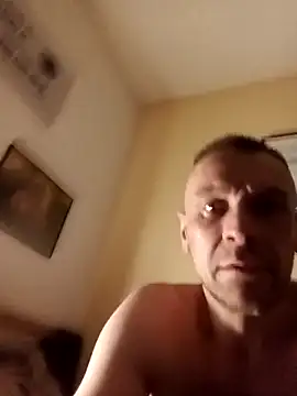 Snapshot of BushedScreed chatting on 13, 4, 2026 BushedScreed online show from 13, 4, 2026