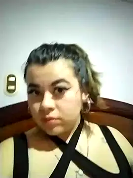 Snapshot of Reynpau19 chatting on 4, 12, 2025 Reynpau19 online show from 4, 12, 2025