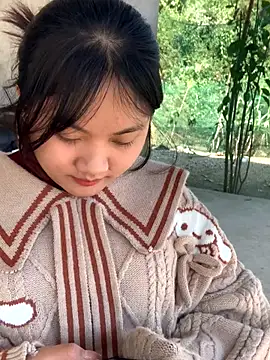 Snapshot of lau-2 chatting on 27, 11, 2025 lau-2 online show from 27, 11, 2025