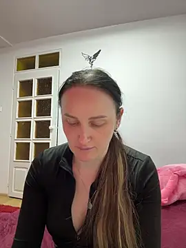 Snapshot of TomilaSi chatting on 26, 4, 2026 TomilaSi online show from 26, 4, 2026