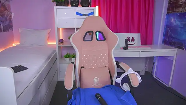 Snapshot of Sunny_Glow chatting on 27, 11, 2025 Sunny Glow online show from 27, 11, 2025