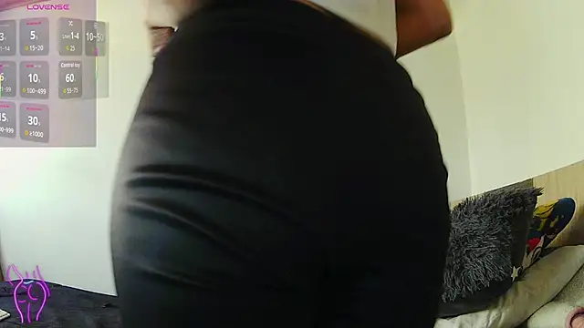 Snapshot of sophie_petit11 chatting on 27, 11, 2025 sophie petit11 online show from 27, 11, 2025